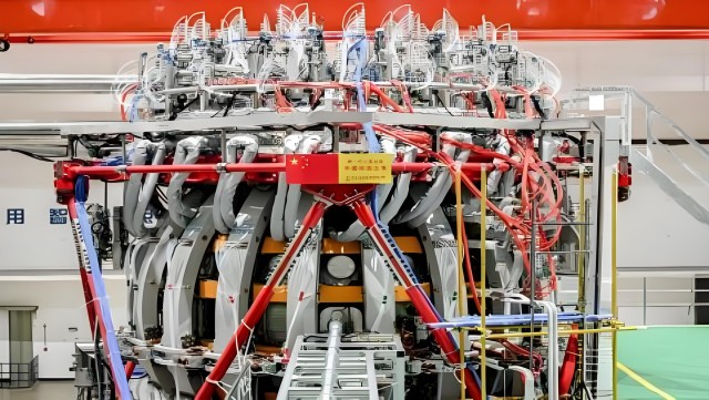 高温超导紧约束核聚变